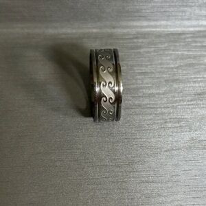 Men's Silver Swirl Pattern Ring